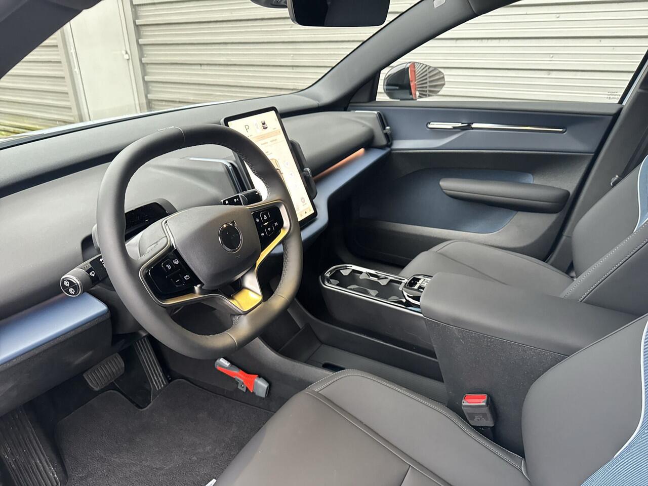 Volvo EX30 Extended Range Plus 69 kWh / Volvo EX30 Cargo Bedrijfsauto /