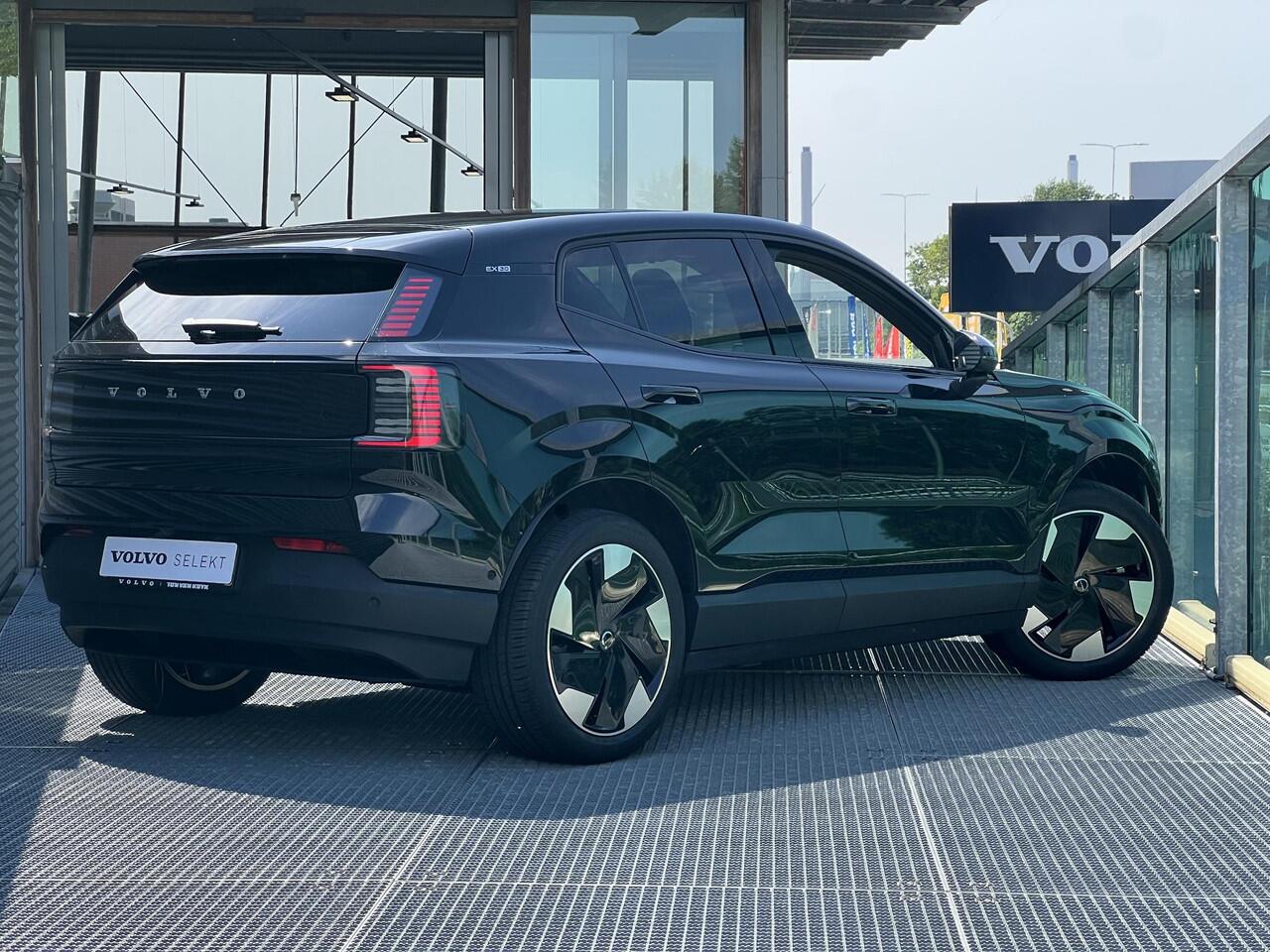 Volvo EX30 Single Motor Extended Range Plus 69 kWh Automaat, Harman Kardon, Pilot assist, BLIS, Park assist voor en achter, Parkeercamera, Extra getint glas vanaf B-stijl