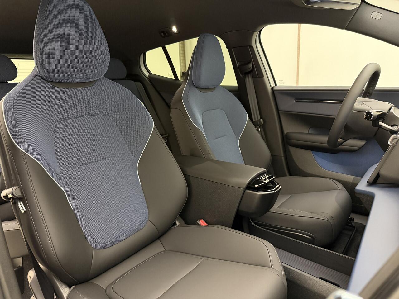 Volvo EX30 - EVERLAST - Extended Range Plus / 21" Block spoke satin black / Eibach verlagingsset / Getint glas / Stoel + Stuurwiel Verwarming /