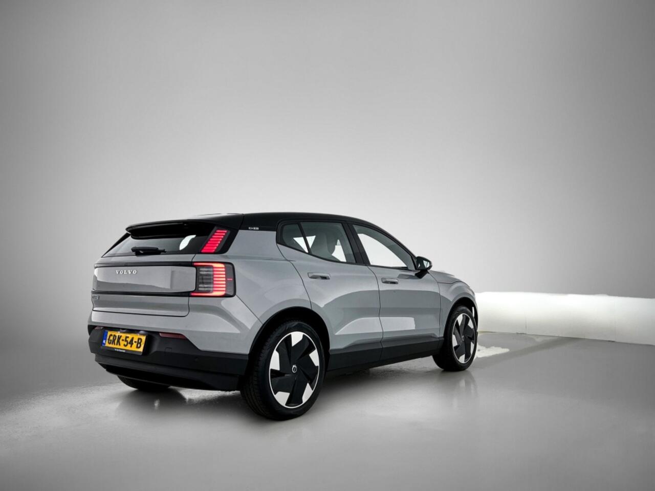 Volvo EX30 Extended Range Plus | Pine | Trekhaak | Climate Pack |