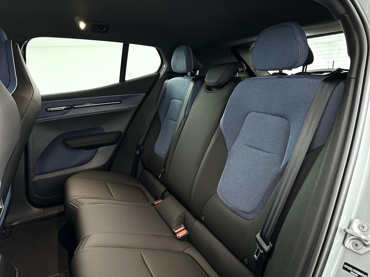 Volvo EX30 Single Motor Extended Range Plus 69 kWh | Parkeercamera | Harman Kardon | Stoel- en Stuurverwarming