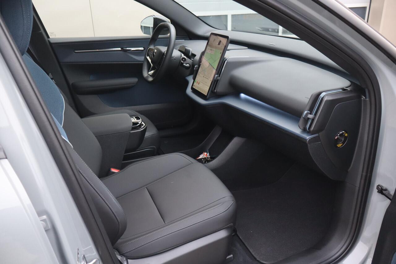 Volvo EX30 Single Motor Extended Range Plus 69 kWh -NL- Auto!! Harmon Kardon I Stoel+Stuur verw I Camera