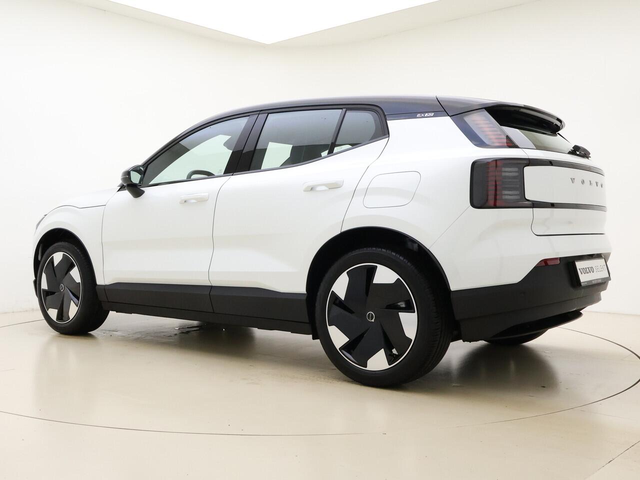 Volvo EX30 Extended Range Plus / El. Achterklep / Adapt. Cruise / BLIS / PDC + Camera /