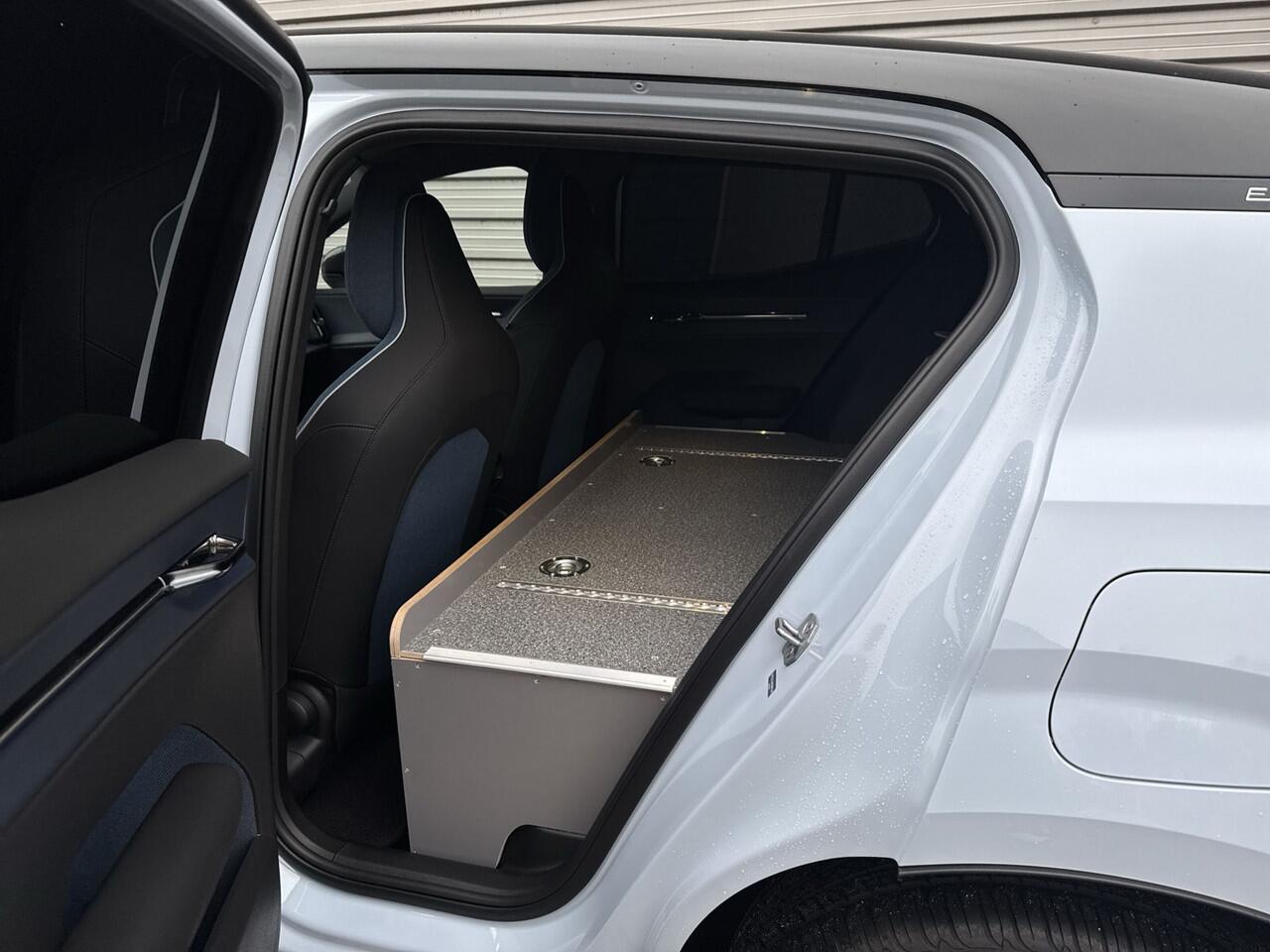 Volvo EX30 Extended Range Plus 69 kWh / Volvo EX30 Cargo Bedrijfsauto /