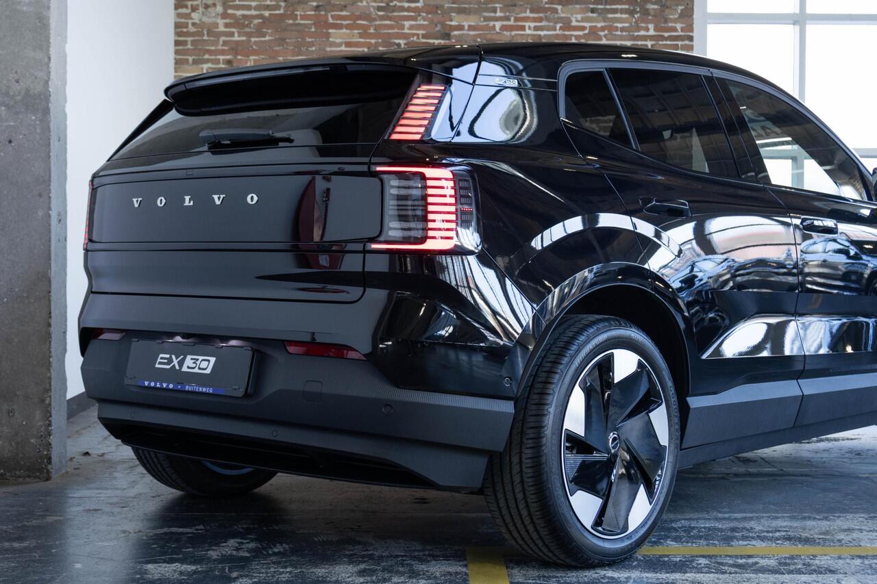 Volvo EX30 Single Motor Extended Range Plus | Verlengde Garantie 2 jaar | Direct Beschikbaar | Harman Kardon Premium Audio | Keyless Entry | Achteruitrijcamera | Parkeersensoren V+A | Donker Getint Glas | Pilot Assist |