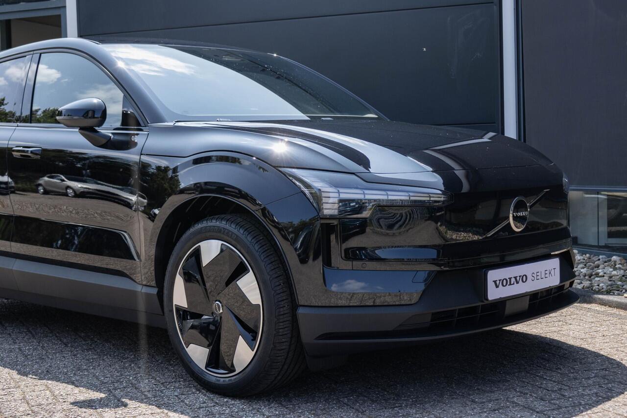 Volvo EX30 Single Motor Extended Range Plus 69 kWh | Direct Beschikbaar | Verwarmbare Voorstoelen | Harman Kardon Premium Audio | Keyless Entry | Achteruitrijcamera | Parkeersensoren Voor en Achter | Donker Getint Glas | Pilot Assist |