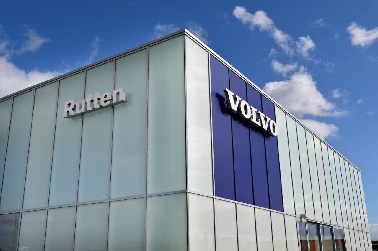 Volvo EX30 272PK Single Motor Extended Range Ultra 69 kWh / Extra getint glas / Climate Pack / Panoramadak / 360 Camera / Elektrisch verstelbare stoelen