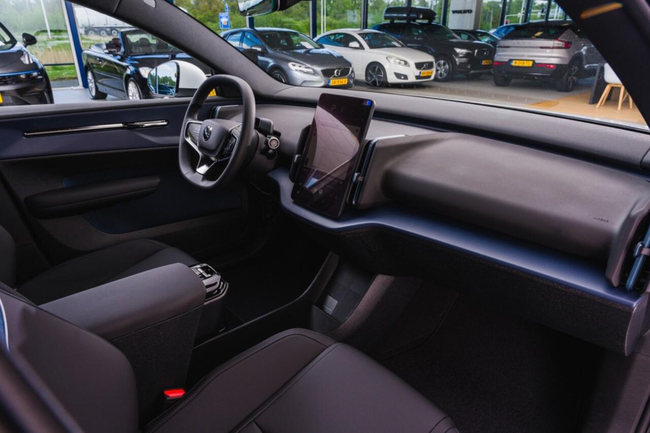 Volvo EX30 Core, Single Engine, Crystal White