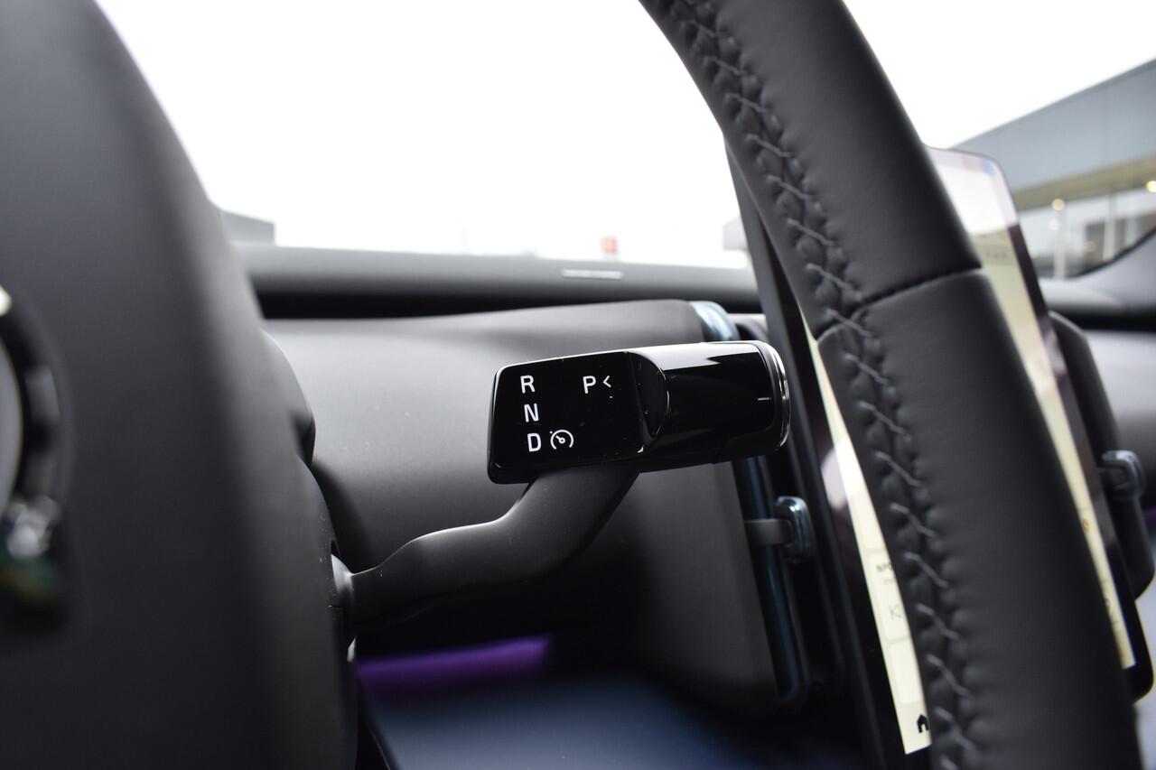 Volvo EX30 Extended Range Plus 69 kWh | 6000,- korting | Climate Pack | Apple Carplay | H&K | Camera | 19'LMV | ACC