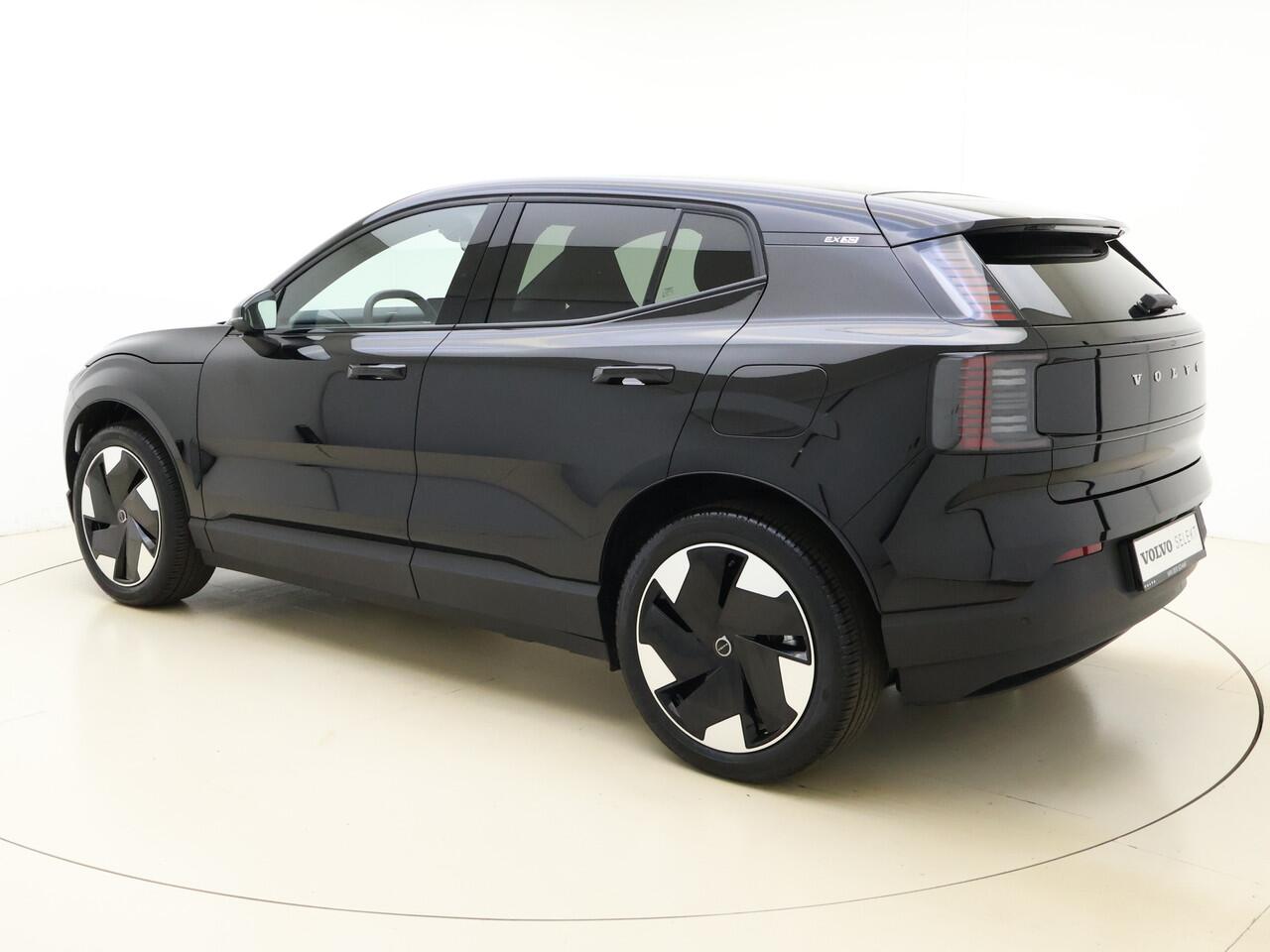 Volvo EX30 Extended Range Plus / DEMO DEAL / Getint glas / Adapt. Cruise / BLIS / Harman&Kardon / Keytag / PDC + Camera / El. Achterklep /