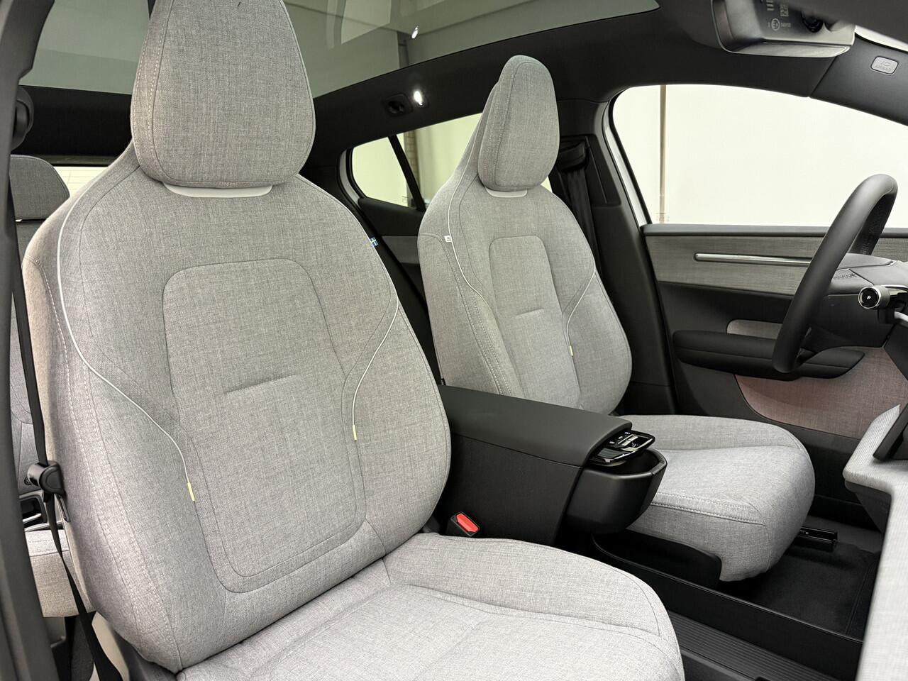 Volvo EX30 Twin Motor Performance Ultra Europa Sport / WOOL BLEND / 20" 5-Y-SPAAKS / BLACK PACK / GETINT GLAS /