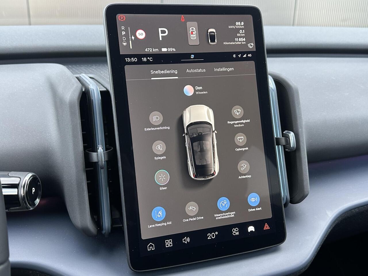 Volvo EX30 Single Motor Extended Range Plus 69 kWh / Harman/Kardon / adaptive cruise / elek. kofferbak / extra getint glas / range 475 km