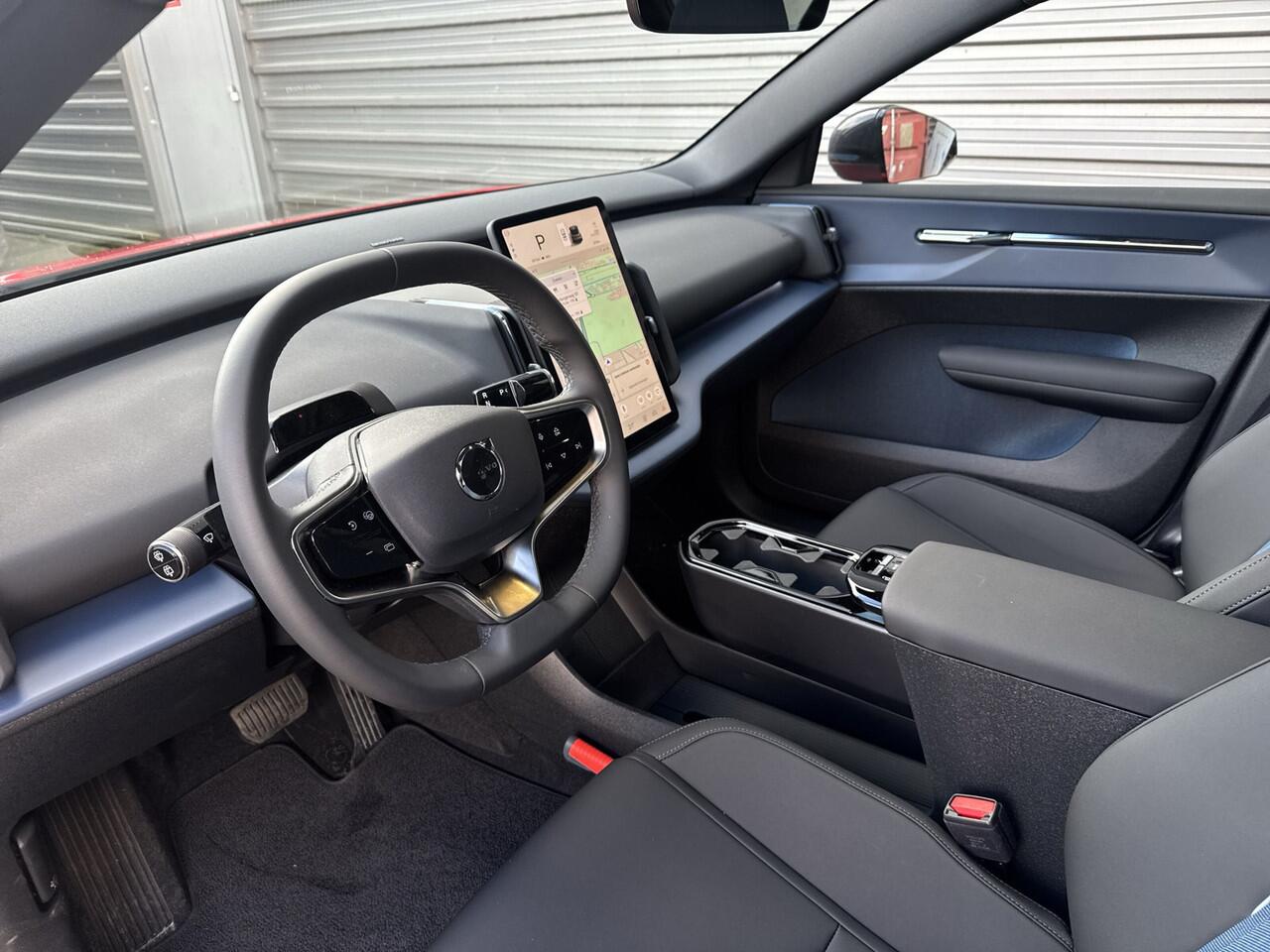 Volvo EX30 Single Motor Extended Range Ultra 69 kWh / Alleen bij Jacob Schaap / Velgen 21" Everlast / Fusion RED Wrap / Verlaagd /