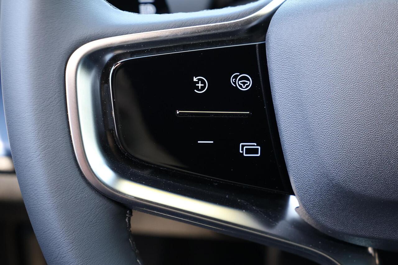 Volvo EX30 Extended Range Plus 69 kWh - Adaptive Cruise Control - Parkeercamera achter - Parkeersensoren - Extra getint glas - 19' LMV