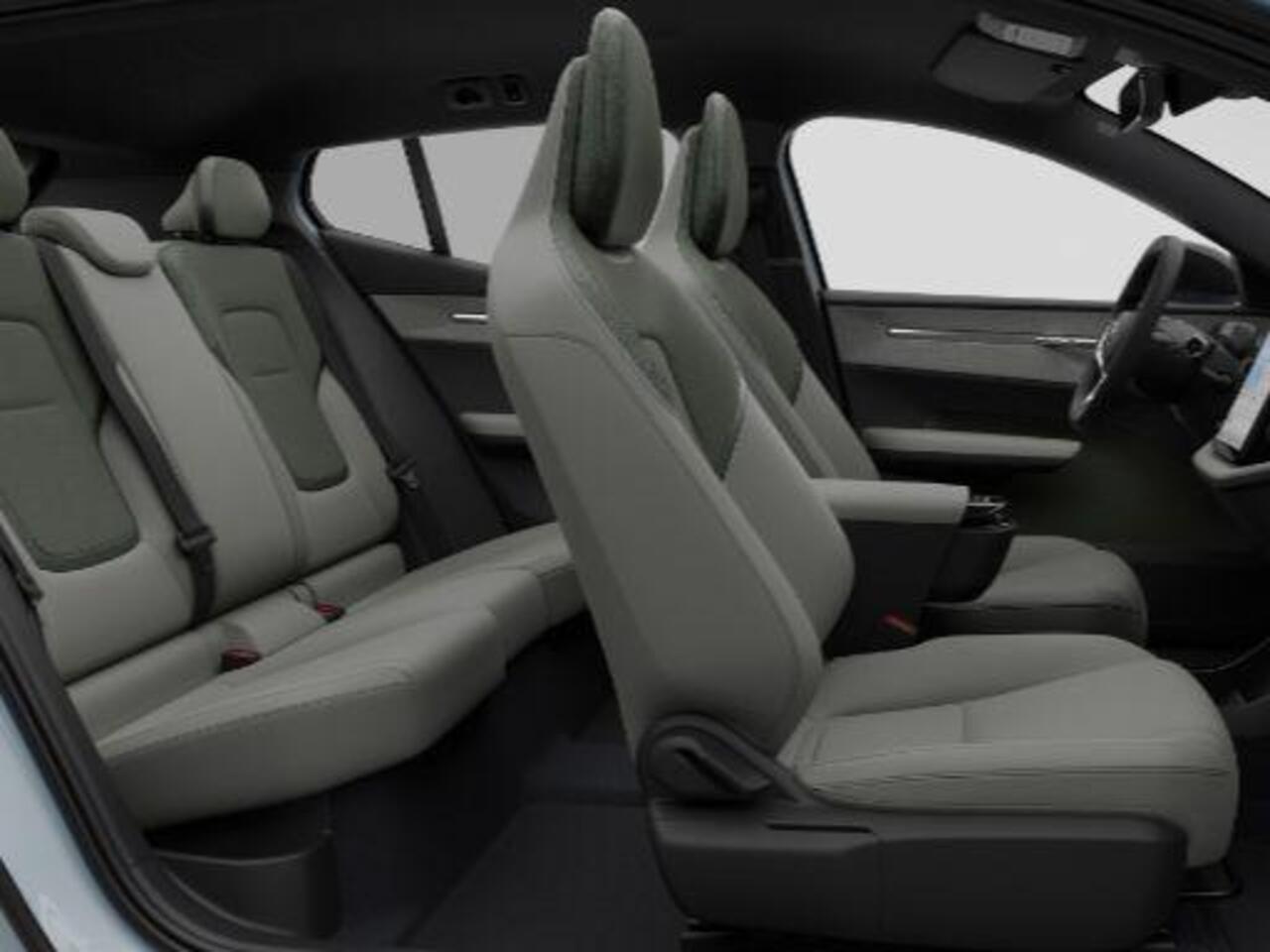 Volvo EX30 Single Motor Extended Range Plus Europa 69 kWh | Privacy Glas | Harman/Kardon | Pine Interior | Nieuw uit voorraad leverbaar! |