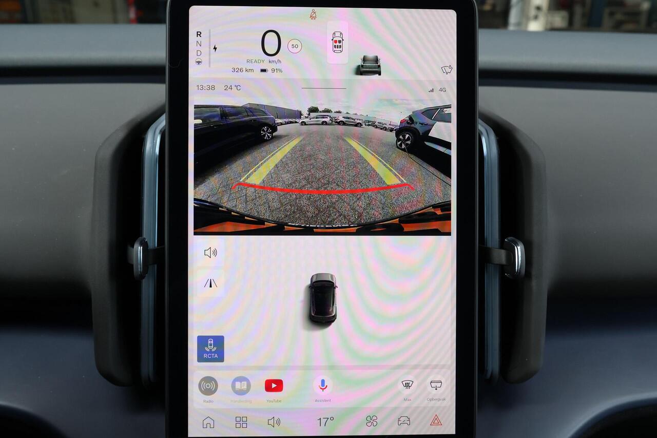 Volvo EX30 Extended Range Plus 69 kWh - Adaptive Cruise Control - Harman/Kardon audio - Parkeercamera achter - Parkeersensoren voor & achter - Apple Carplay - Extra getint glas - 19' LMV