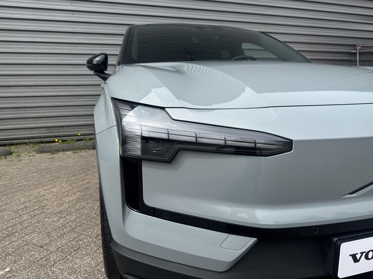 Volvo EX30 Twin Motor Performance Plus 69 kWh / Twin Performane 436PK / 20" Velgen / Black Sheep pakket /