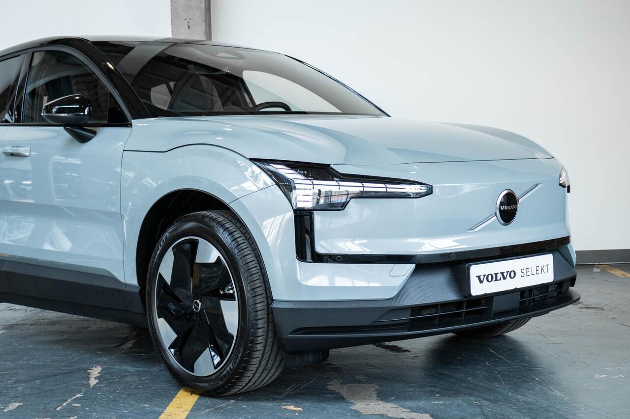 Volvo EX30 Single Motor Extended Range Plus 69 kWh | | Getint Glas Achter | Adaptieve Cruise Control | Keyless Entry | Parkeersensoren | Dodehoekdetectie Met Correctie | Apple Carplay/Android Auto | Rijstrooksensor Met Correctie