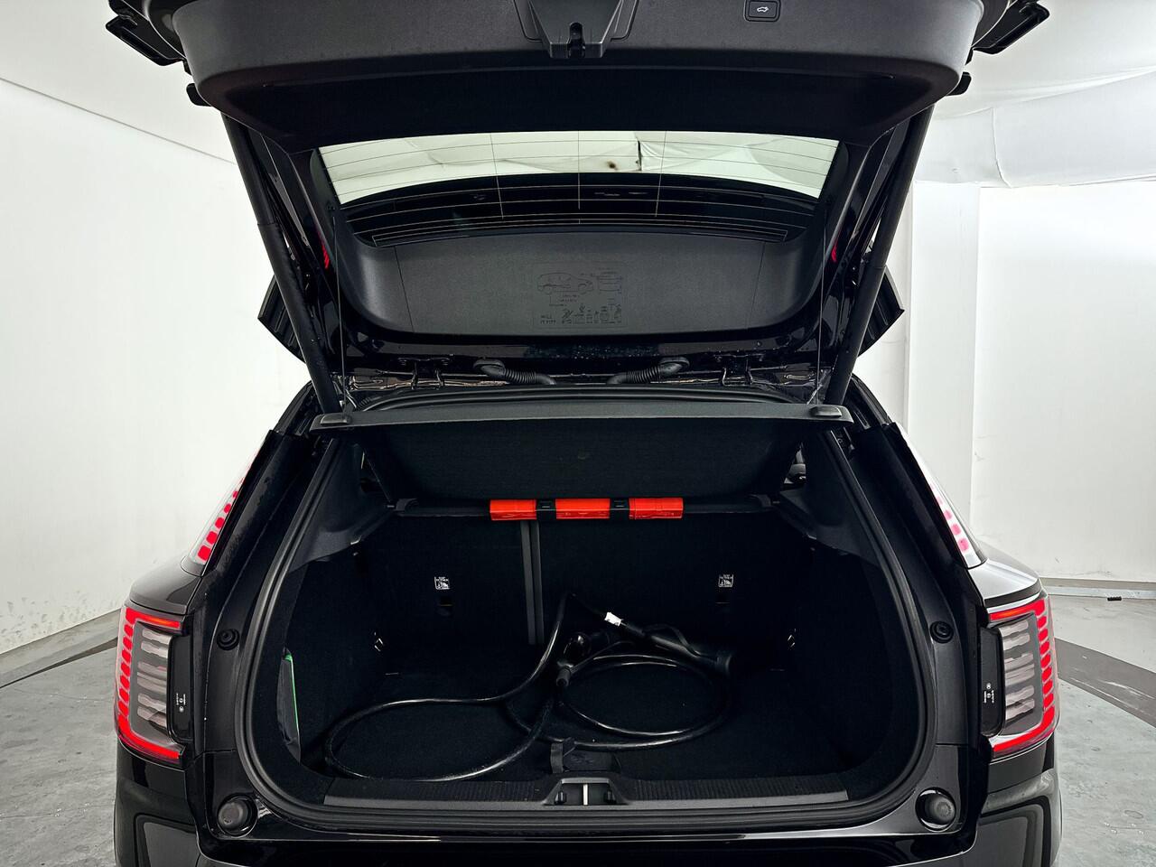 Volvo EX30 Single Motor Extended Range Plus 69 kWh | Parkeercamera | Harman Kardon | Keyless