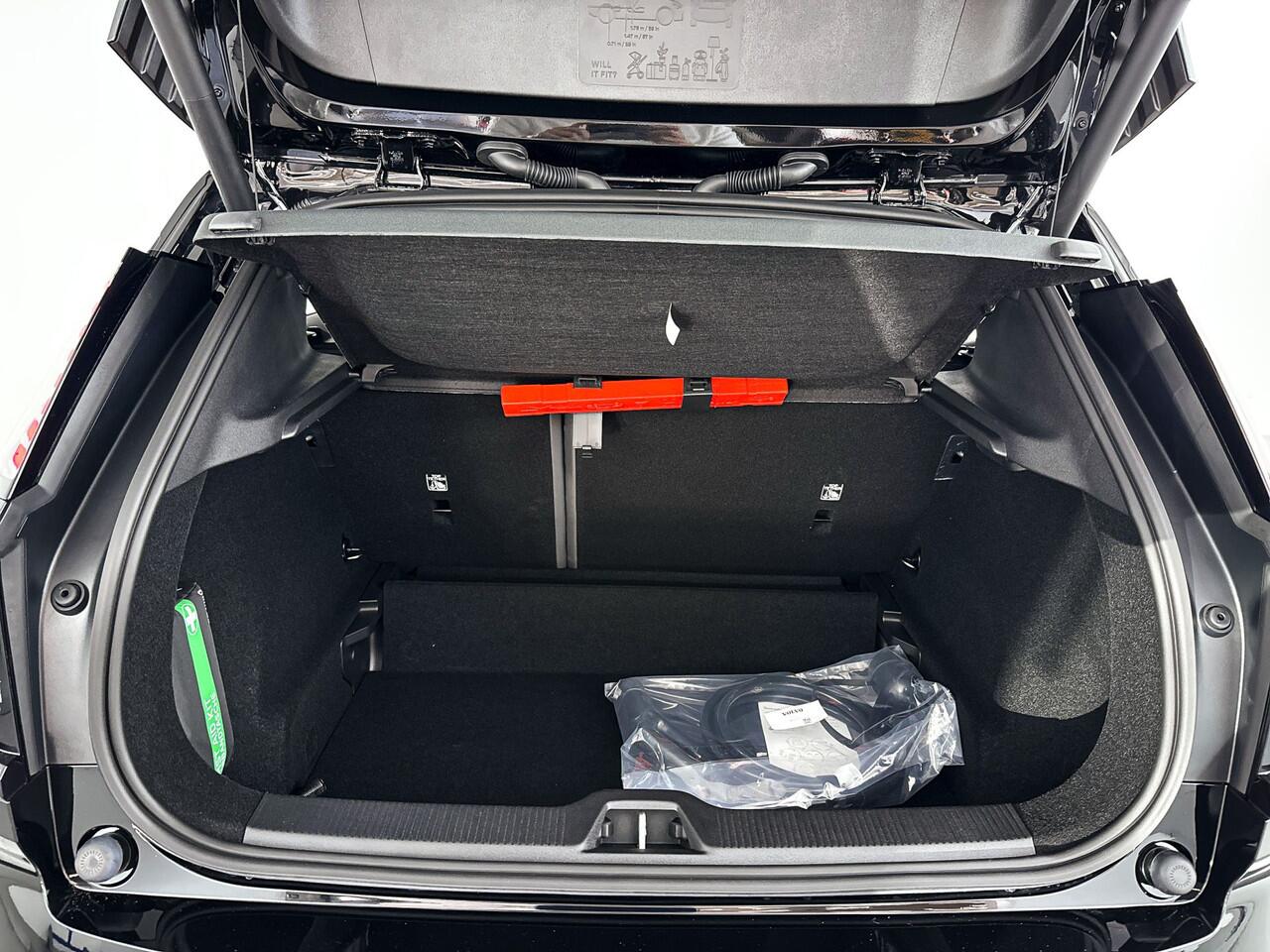 Volvo EX30 Single Motor Extended Range Plus 69 kWh | Getint glas | Harman Kardon