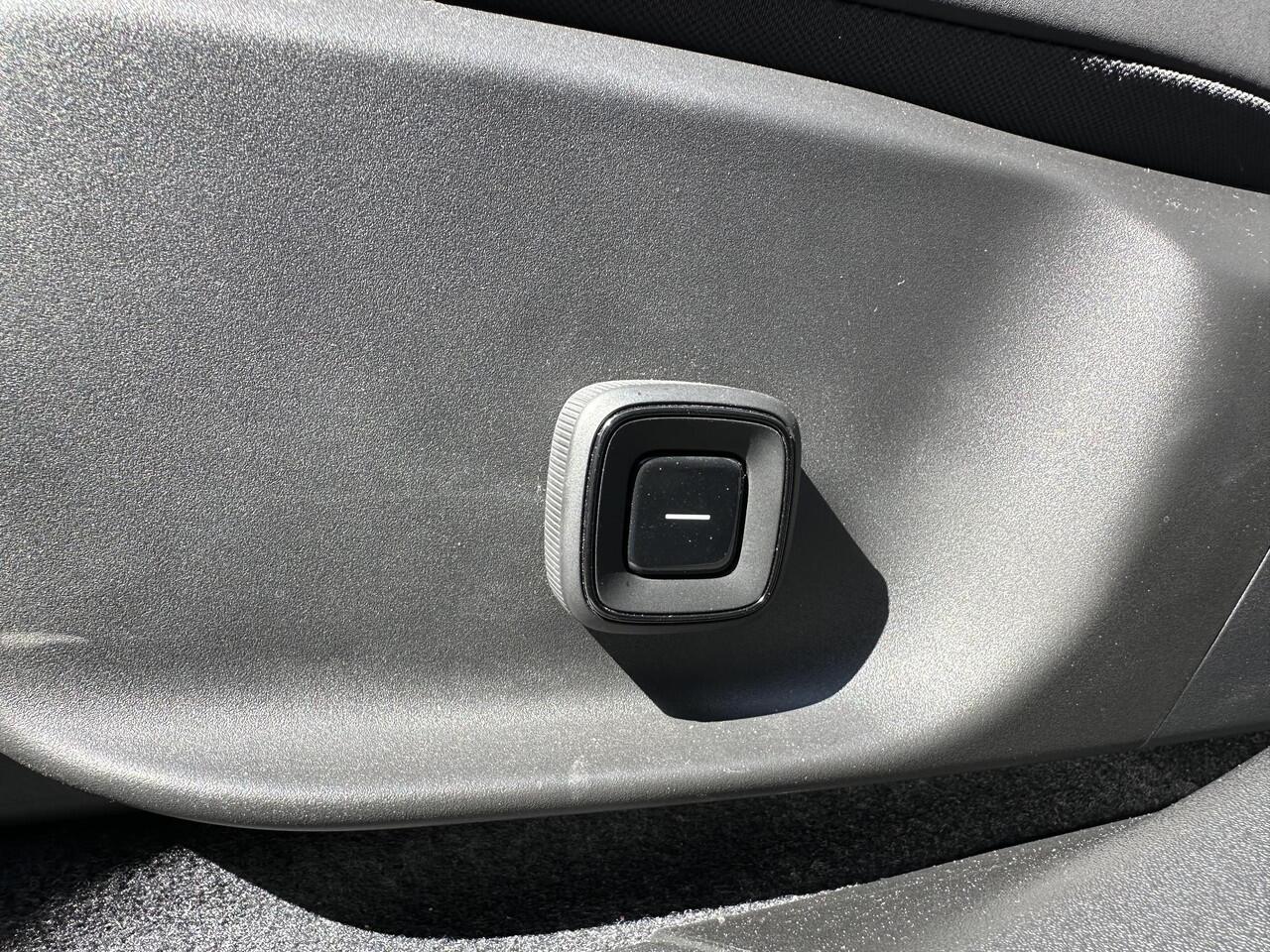 Volvo EX30 Single Motor Extended Range Plus 69 kWh climate line/ electrisch verstelbare voorstoelen