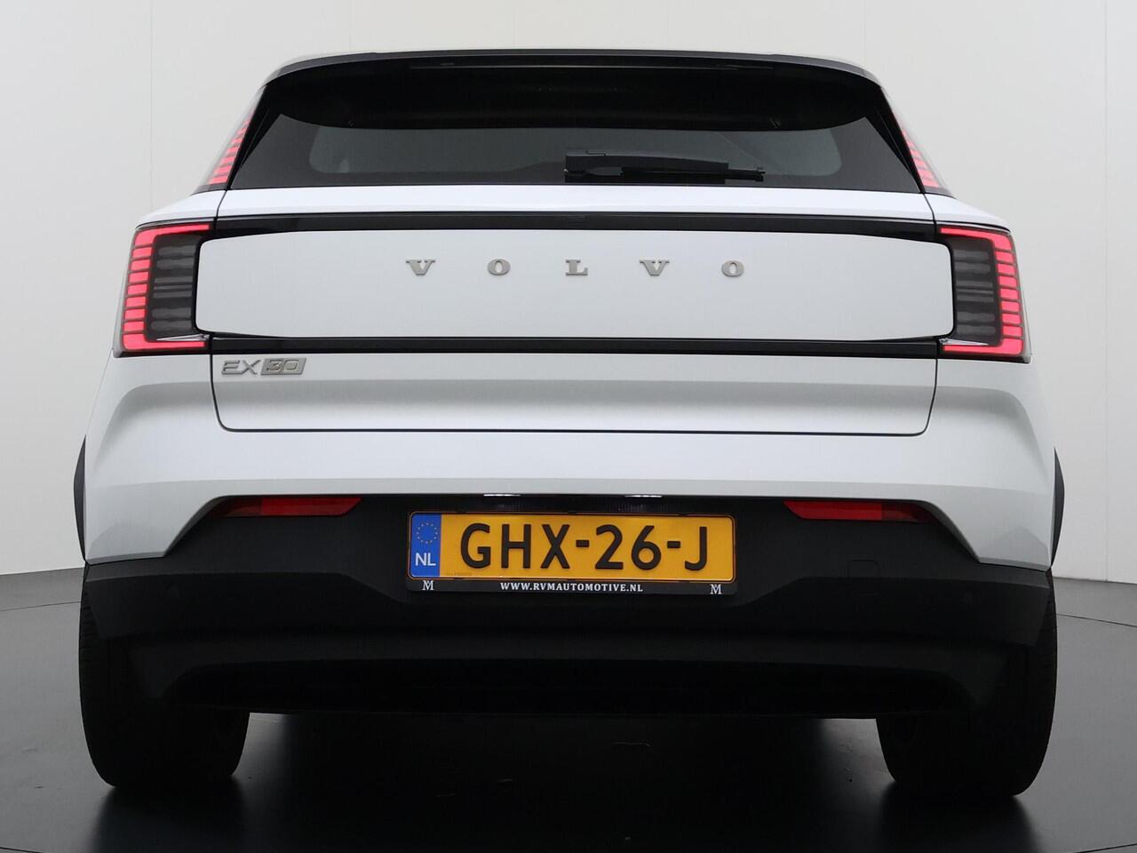 Volvo EX30 Twin Motor Performance Plus 69 kWh VAN: 36.900,- VOOR: 33.440,- UW EINDEJAARSVOORDEEL: 3.460,-| ELEKTRISCHE STOEL. | STOEL/ STUUR VERWARMING |VOLVO FABRIEKSGARANTIE|