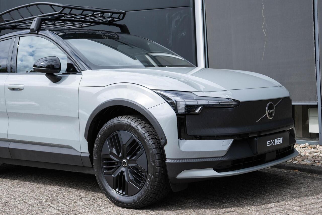 Volvo EX30 Cross Country Twin Motor Performance Ultra 69 kWh Panoramadak | Google Navigatie | Verwarmbare voorstoelen | Elektrische Stoelverstelling | 360 graden camera | Cross Country Experience-pakket |