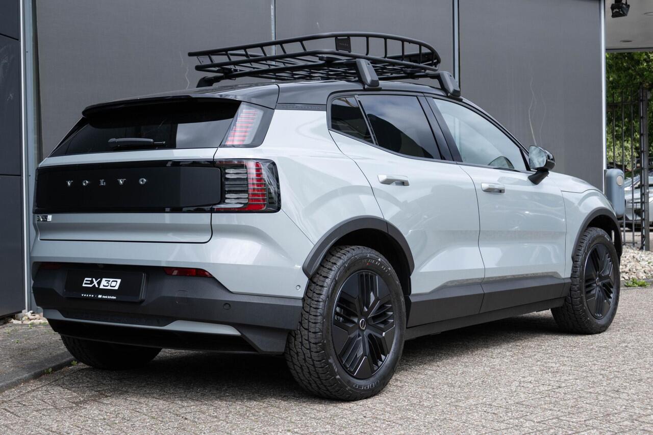 Volvo EX30 Cross Country Twin Motor Performance Ultra 69 kWh Panoramadak | Google Navigatie | Verwarmbare voorstoelen | Elektrische Stoelverstelling | 360 graden camera | Cross Country Experience-pakket |