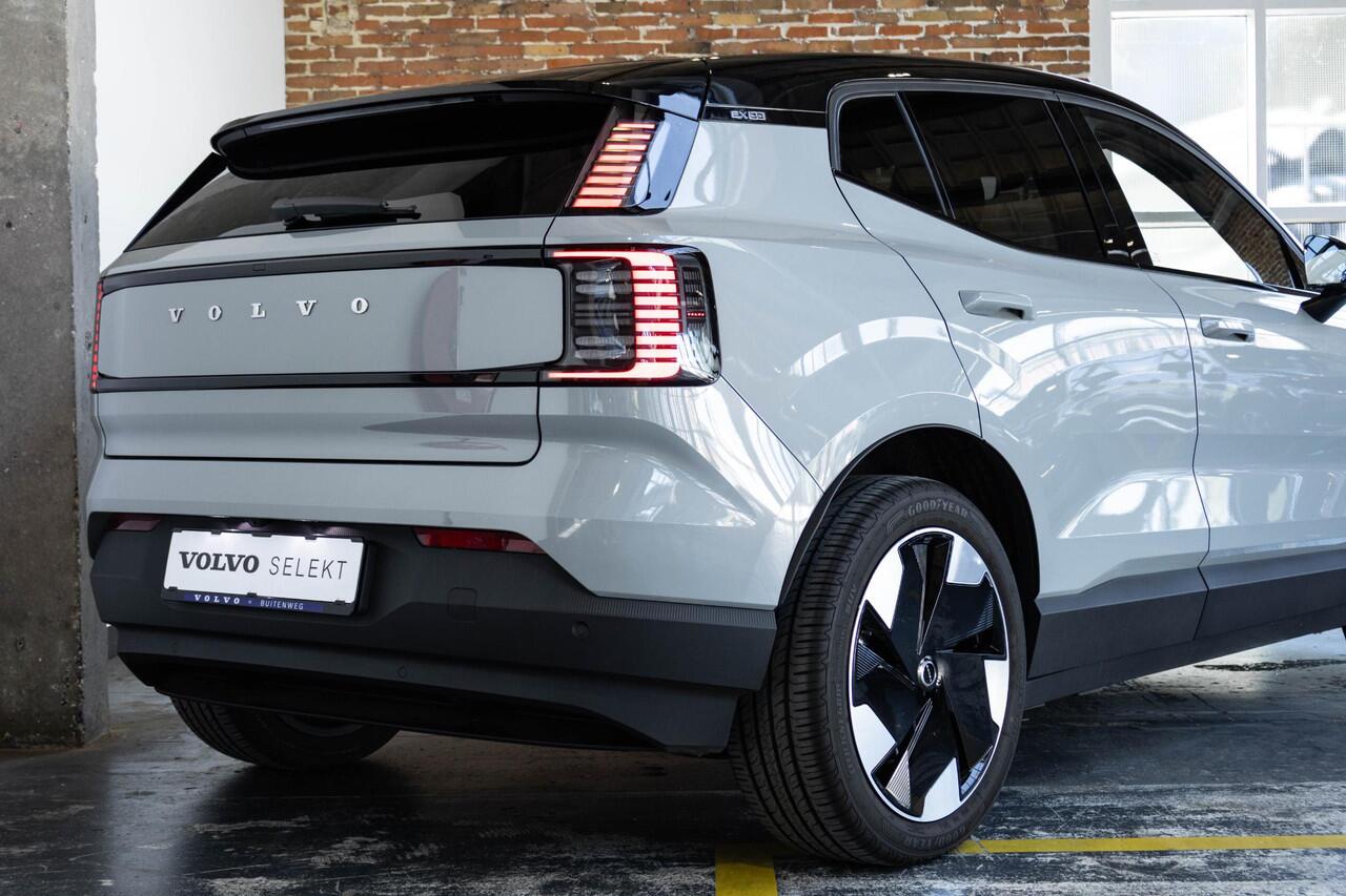 Volvo EX30 Single Motor Extended Range Europa 69kwh | Electrische bedienbare Voorstoelen | Stoelverwarming | Stuurwielverwarming | Google infotainment | Harman Kardon Premium Audio | Parkeercamera | Parkeersensoren voor + achter