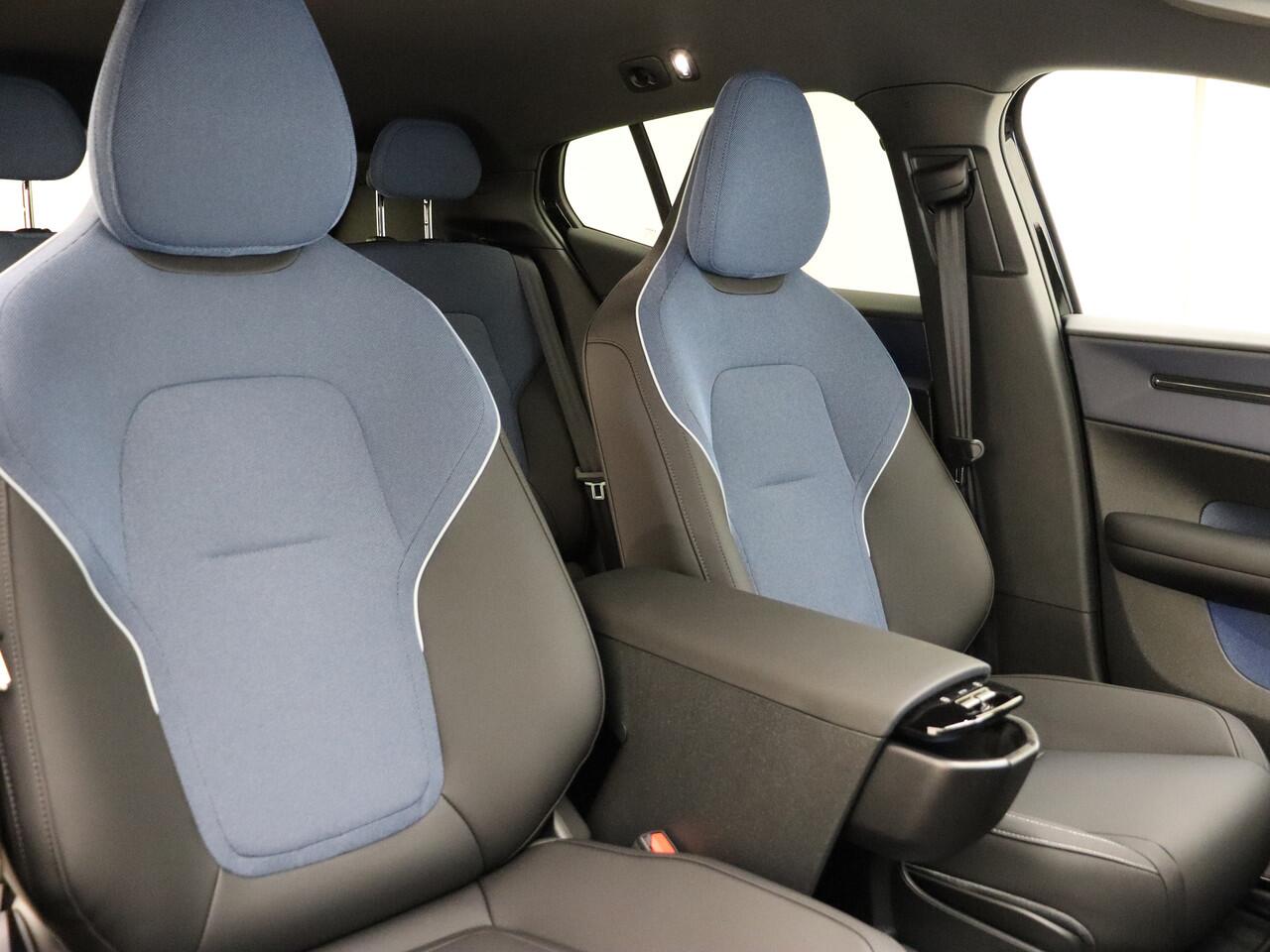 Volvo EX30 Extended Range Plus / DEMO DEAL / Getint glas / Adapt. Cruise / BLIS / Harman&Kardon / Keytag / PDC + Camera / El. Achterklep /