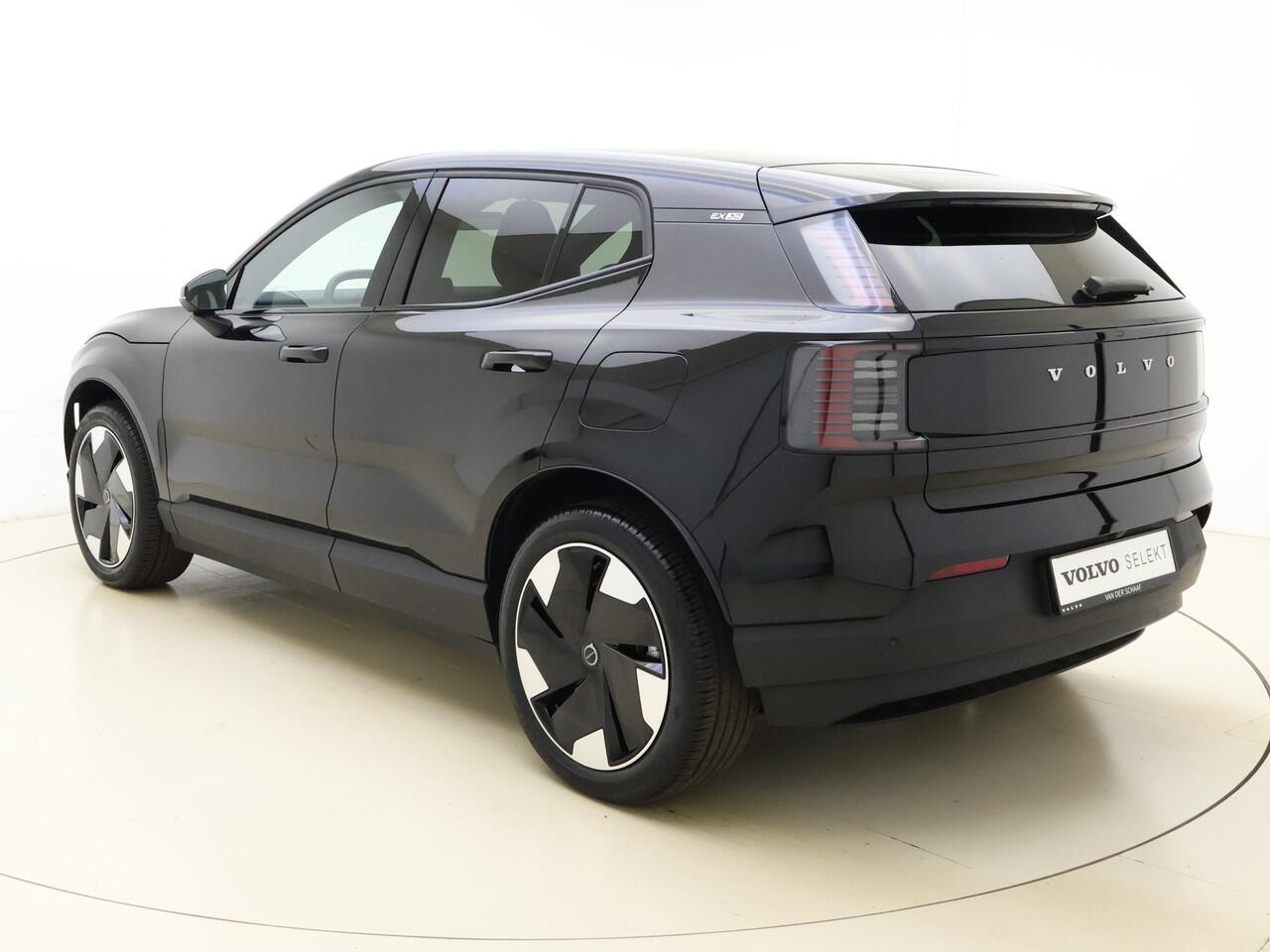 Volvo EX30 Extended Range Plus / DEMO DEAL / Getint glas / Adapt. Cruise / BLIS / Harman&Kardon / Keytag / PDC + Camera / El. Achterklep /