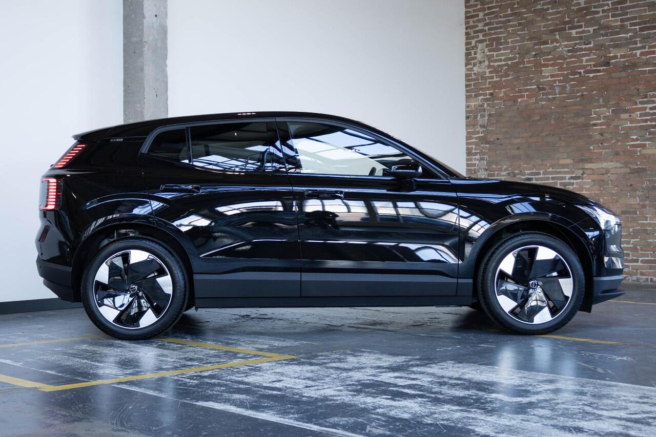 Volvo EX30 Single Motor Extended Range Plus | Verlengde Garantie 2 jaar | Direct Beschikbaar | Harman Kardon Premium Audio | Keyless Entry | Achteruitrijcamera | Parkeersensoren V+A | Donker Getint Glas | Pilot Assist |