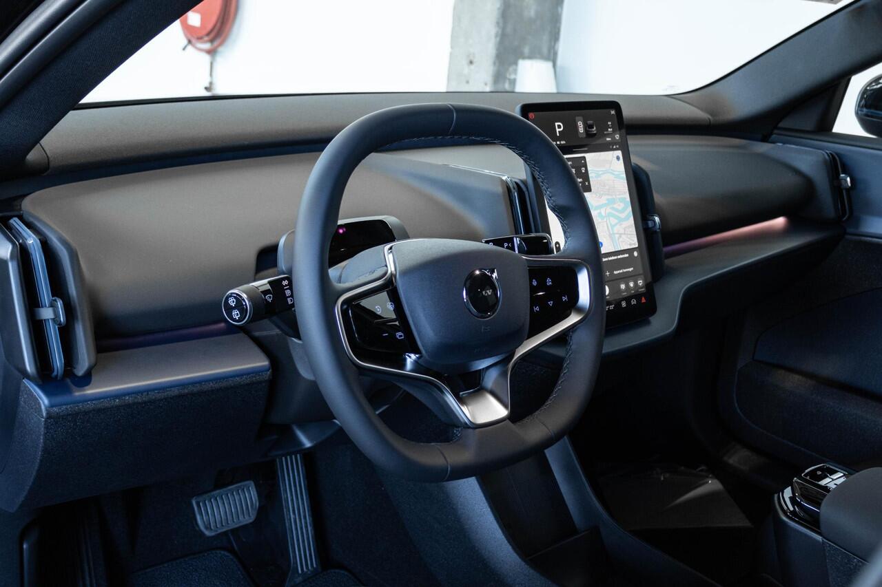 Volvo EX30 Single Motor Extended Range Plus | Verlengde Garantie 2 jaar | Direct Beschikbaar | Harman Kardon Premium Audio | Keyless Entry | Achteruitrijcamera | Parkeersensoren V+A | Donker Getint Glas | Pilot Assist |