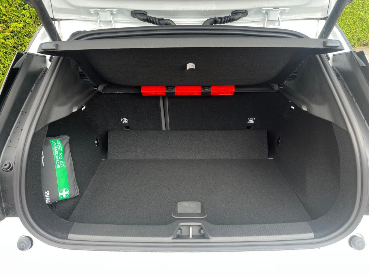 Volvo EX30 Single Motor Extended Range Plus 69 kWh | 20 inch Aero wielen | Nieuw uit voorraad | LAAGSTEPRIJS garantie