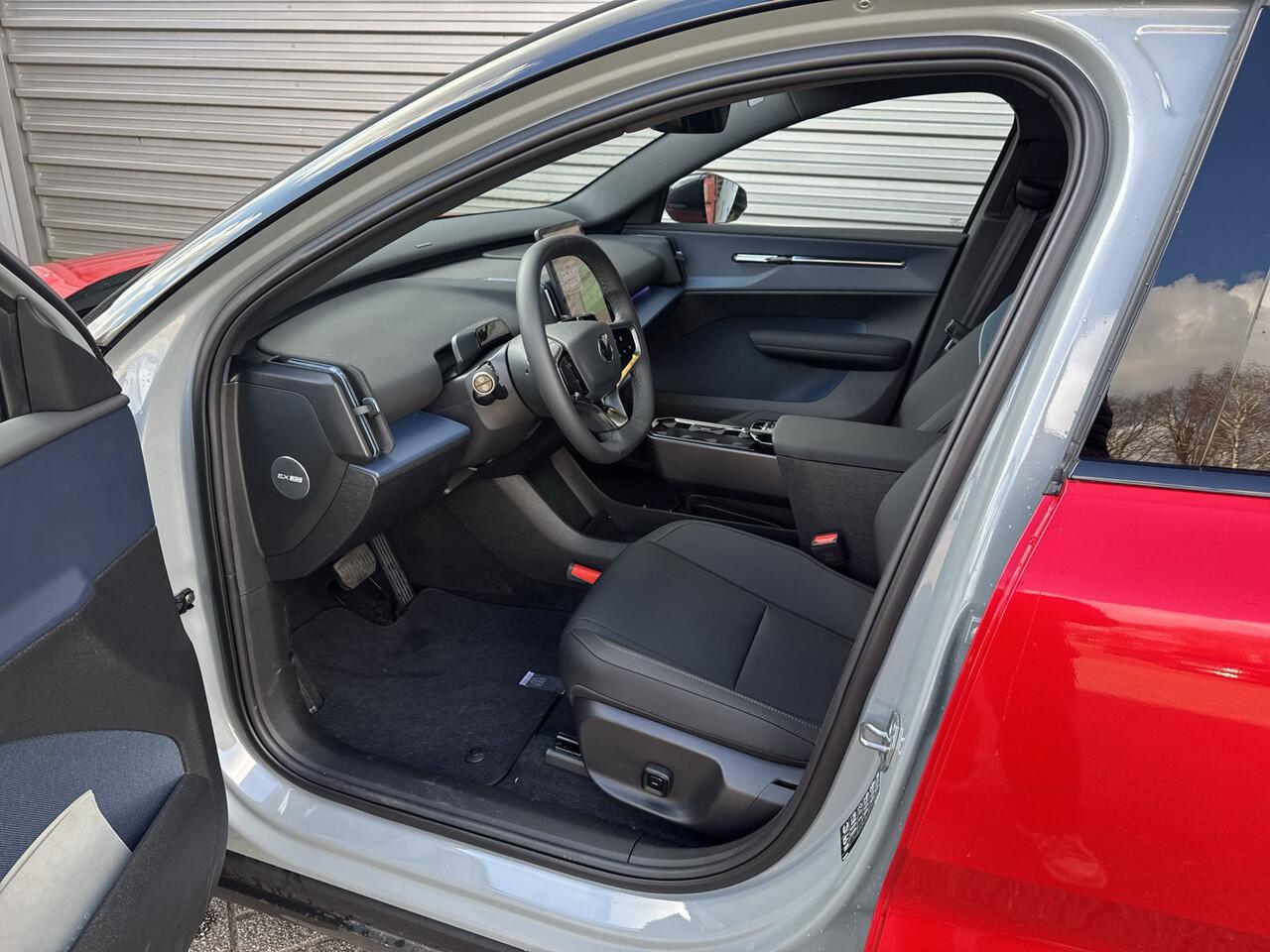 Volvo EX30 Single Motor Extended Range Ultra 69 kWh / Alleen bij Jacob Schaap / Velgen 21" Everlast / Fusion RED Wrap / Verlaagd /