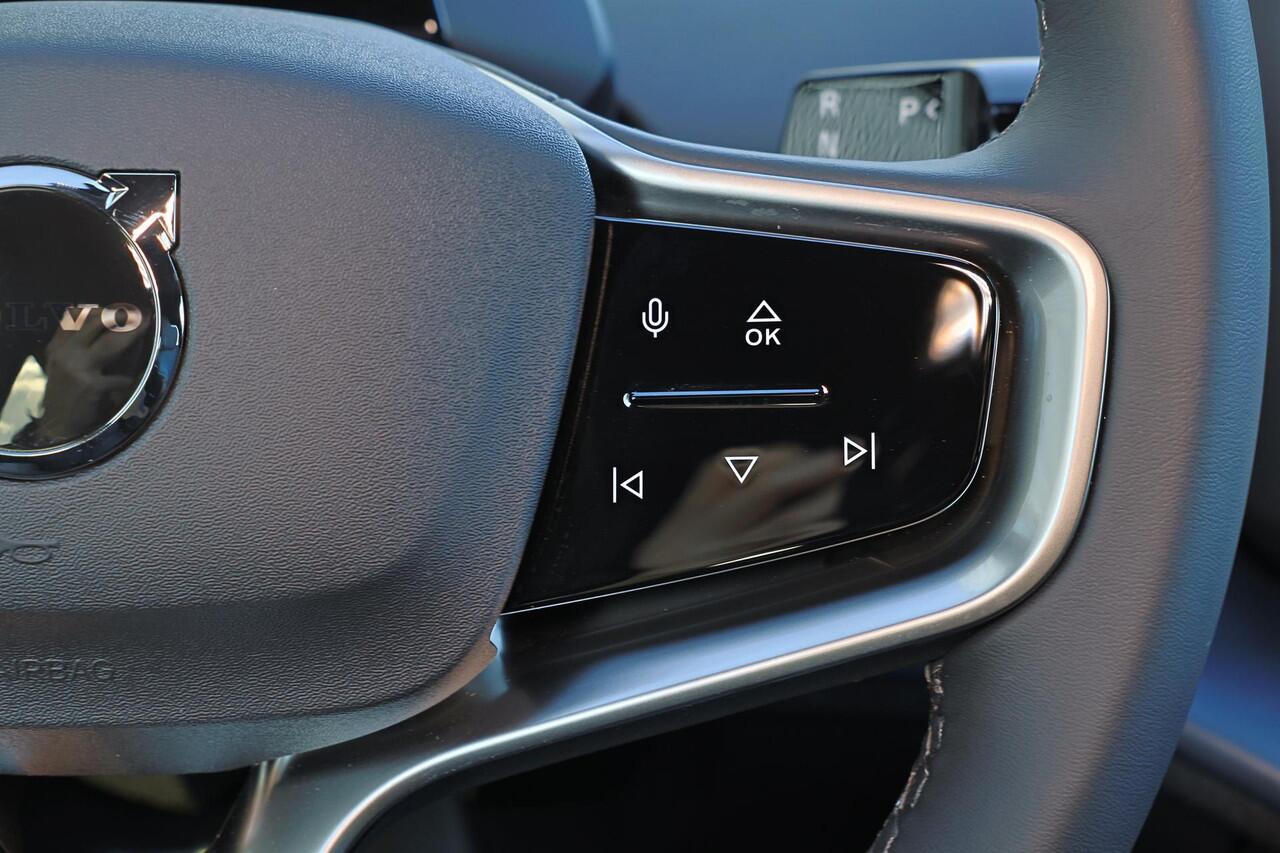 Volvo EX30 Extended Range Plus 69 kWh - Adaptive Cruise Control - Parkeercamera achter - Extra getint glas - 19' LMV