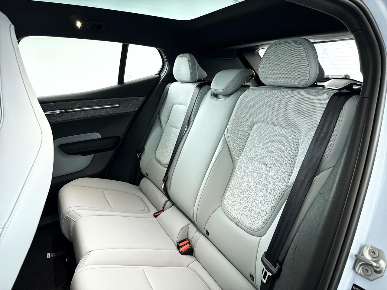 Volvo EX30 Twin Motor Performance Ultra 69 kWh | Panoramadak | 360° camera | Harman Kardon | Stoel- en Stuurverwarming