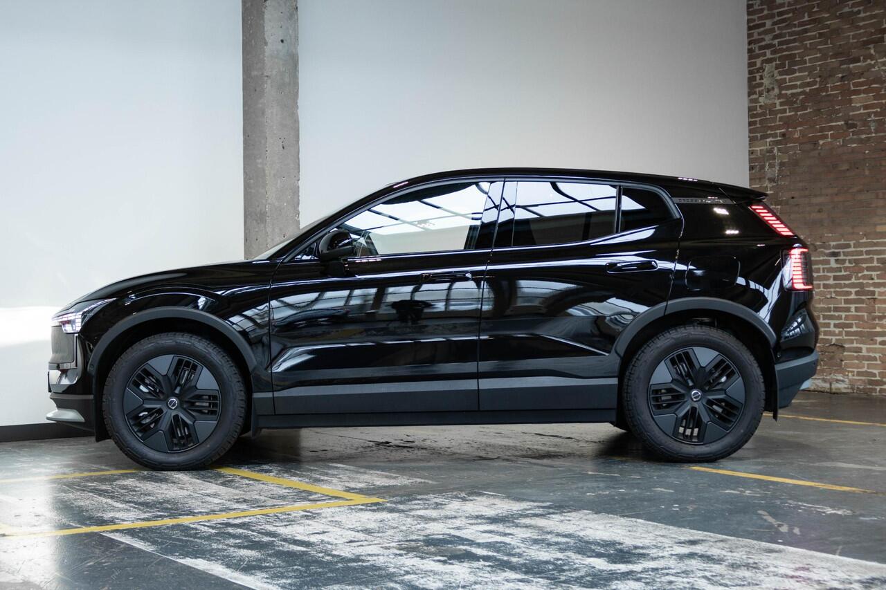 Volvo EX30 Cross Country Twin Motor Performance Ultra 69 kWh | 360º Parkeercamera | Panorama Dak | 22KW Boordlader | Elektrisch Verstelbare Voorstoelen | Audio by Harman Kardon | Keyless Entry | Extra Getint Glas Achter