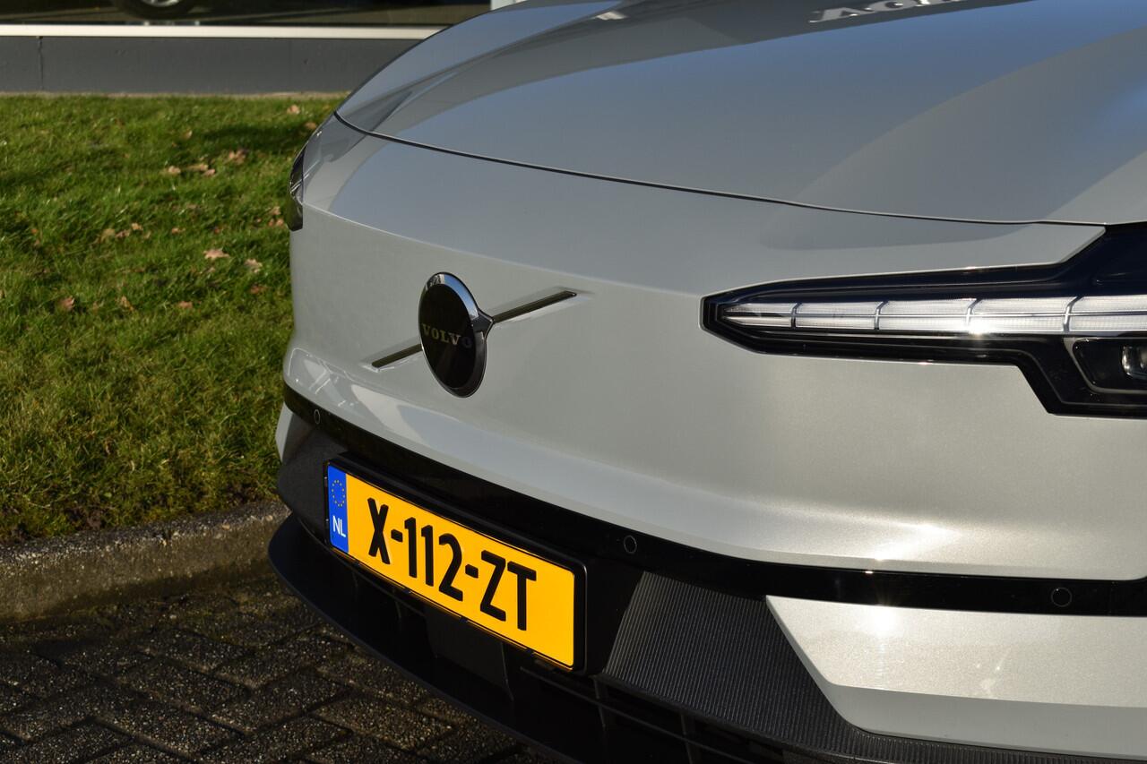 Volvo EX30 Extended Range 272PK Plus 69 kWh | Trekhaak | H&K | ACC | Blis | Getint glas | Camera