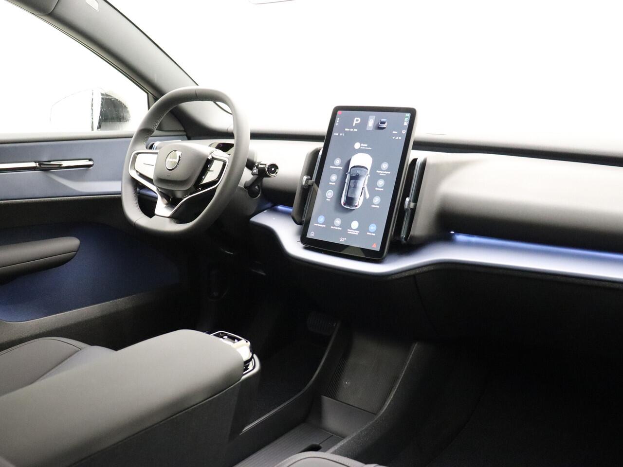 Volvo EX30 Extended Range Plus / El. Achterklep / Adapt. Cruise / BLIS / PDC + Camera /