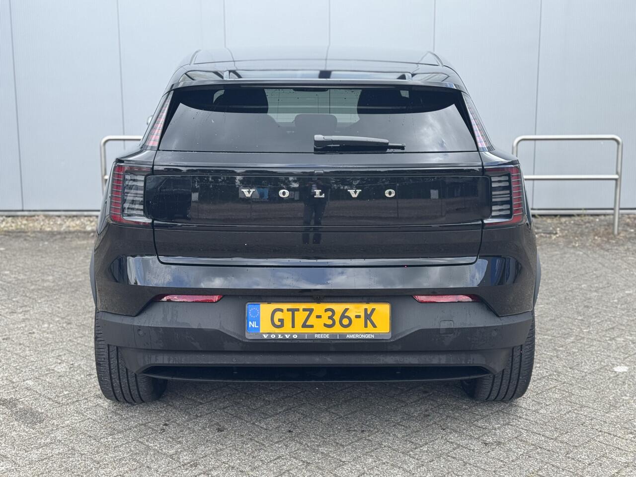 Volvo EX30 Single Motor Extended Range Plus 69 kWh Extra getint glas | Verwarmbare voorstoelen | 20 inch