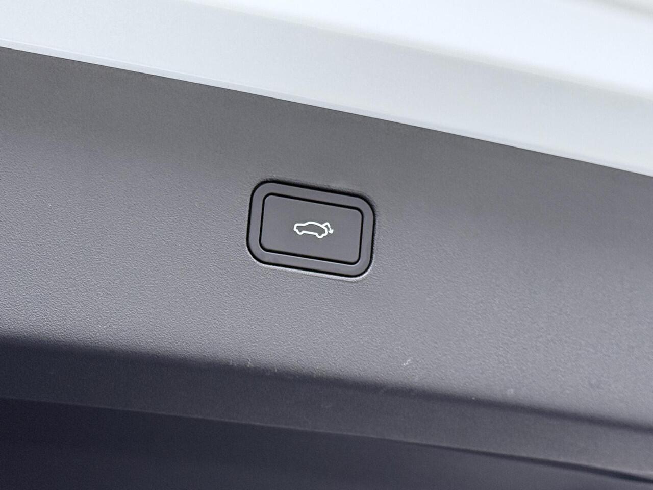 Volvo EX30 Twin Motor Performance Plus 69 kWh VAN: 36.900,- VOOR: 33.440,- UW EINDEJAARSVOORDEEL: 3.460,-| ELEKTRISCHE STOEL. | STOEL/ STUUR VERWARMING |VOLVO FABRIEKSGARANTIE|