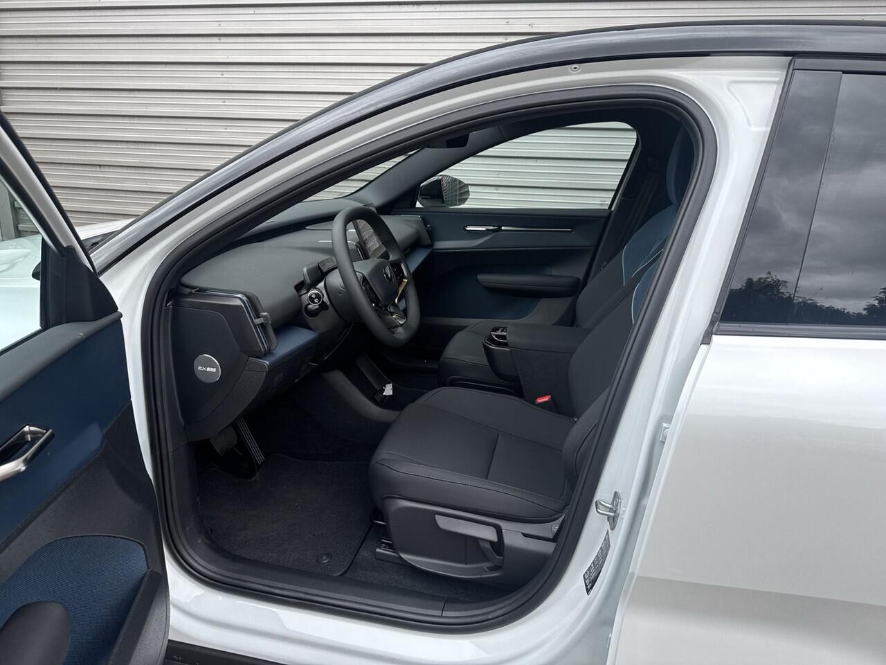 Volvo EX30 Extended Range Plus 69 kWh / 20" / Pack Climat / Extra getint glas /