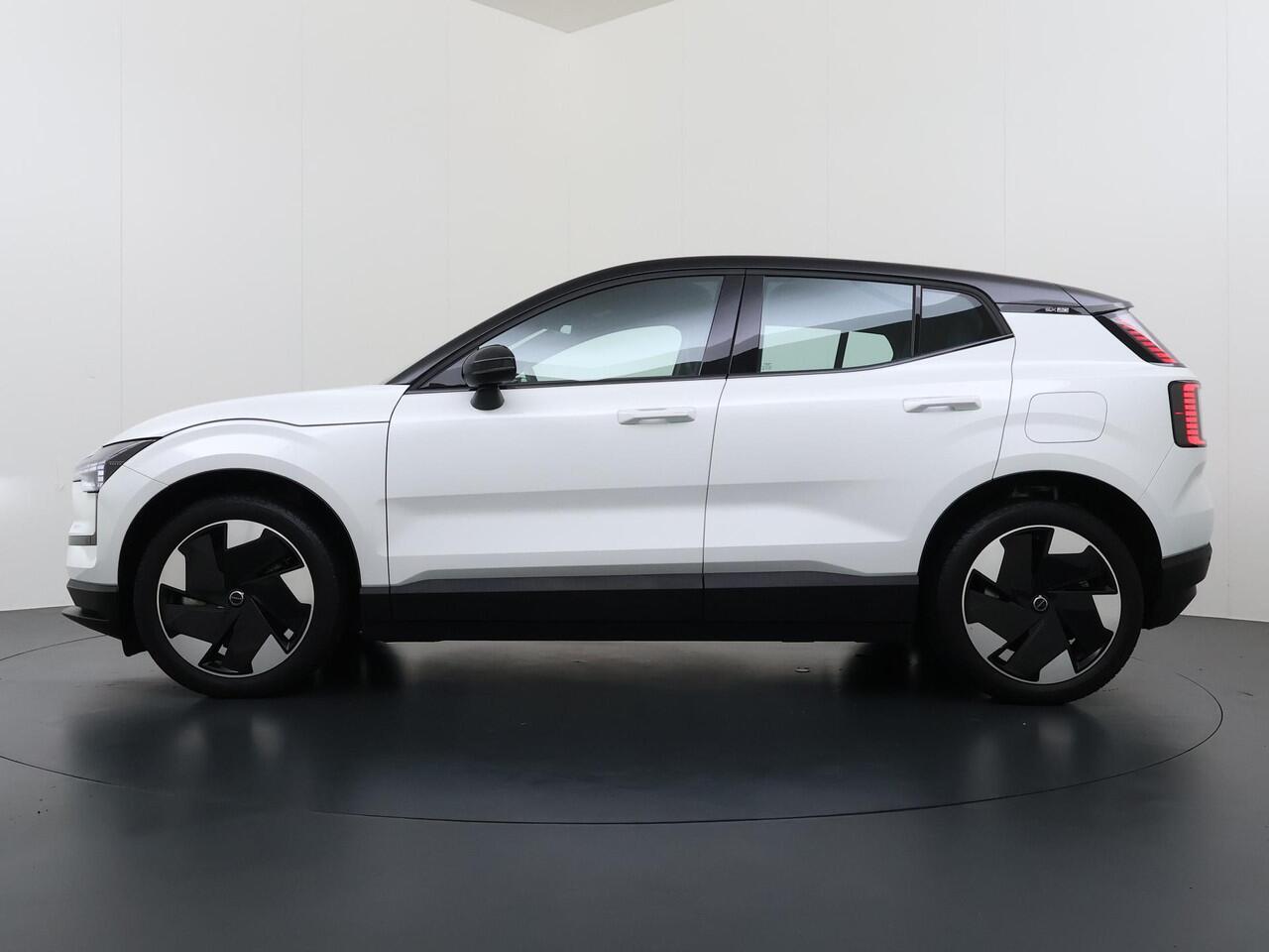 Volvo EX30 Twin Motor Performance Plus 69 kWh VAN: 36.900,- VOOR: 33.440,- UW EINDEJAARSVOORDEEL: 3.460,-| ELEKTRISCHE STOEL. | STOEL/ STUUR VERWARMING |VOLVO FABRIEKSGARANTIE|