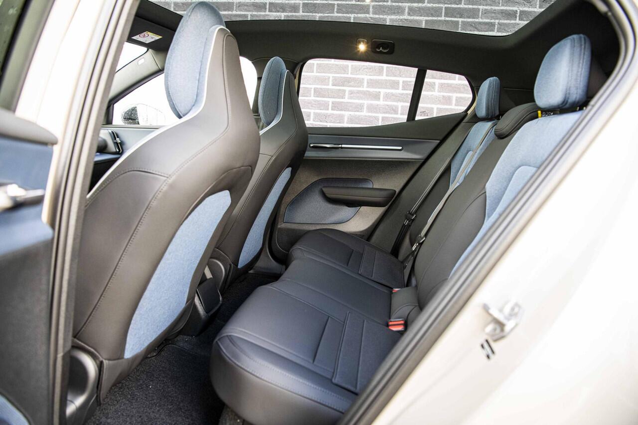 Volvo EX30 Single Motor Extended Range Ultra 69 kWh | Panoramadak | 360 camera | 22KW Lader | Park Assist Pilot | Power Seats |