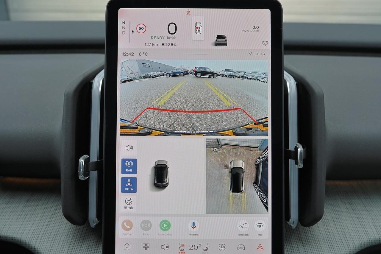 Volvo EX30 Twin Motor Performance Ultra Europa Sport - Verwarmbare voorstoelen - Verwarmbaar stuur - Panoramisch dak - 20' LMV - Adaptive Cruise Control - Pilot Assist - BLIS dodehoekassistentie - Harman Kardon premium audio - Keyless Drive - Elektr. bedienbare acht