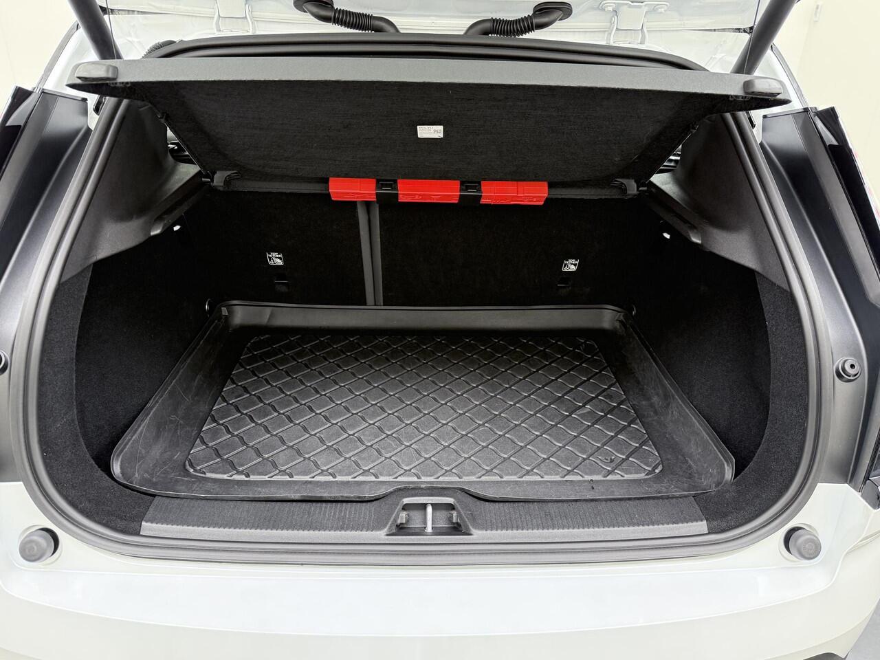 Volvo EX30 Twin Motor Performance Plus 69 kWh VAN: 36.900,- VOOR: 33.440,- UW EINDEJAARSVOORDEEL: 3.460,-| ELEKTRISCHE STOEL. | STOEL/ STUUR VERWARMING |VOLVO FABRIEKSGARANTIE|