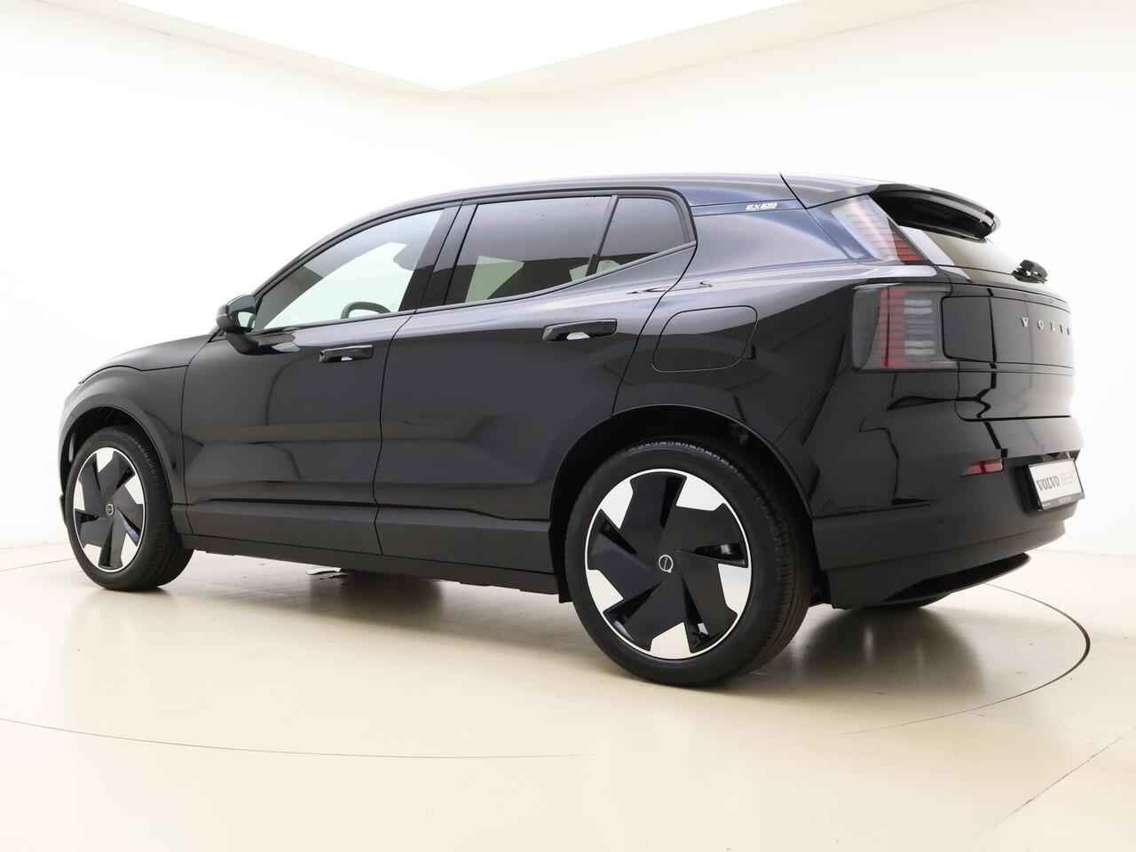 Volvo EX30 Extended Range Plus / DEMO DEAL / Getint glas / Adapt. Cruise / BLIS / Harman&Kardon / Keytag / PDC + Camera / El. Achterklep /