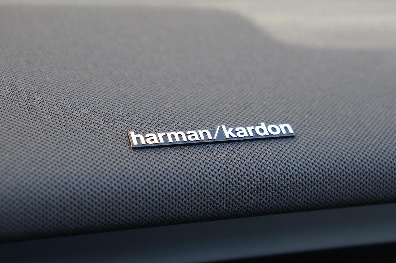 Volvo EX30 Single Motor Extended Range Ultra 69 kWh - 20' LMV - Getint glas v.a. B-stijl - Panoramadak - 360º Camera - Harman Kardon audio - Elektrisch bedienbare voorstoelen - Adaptive Cruise Control - Pilot Assist - BLIS dodehoekassistentie - Keyless Drive - Elekt