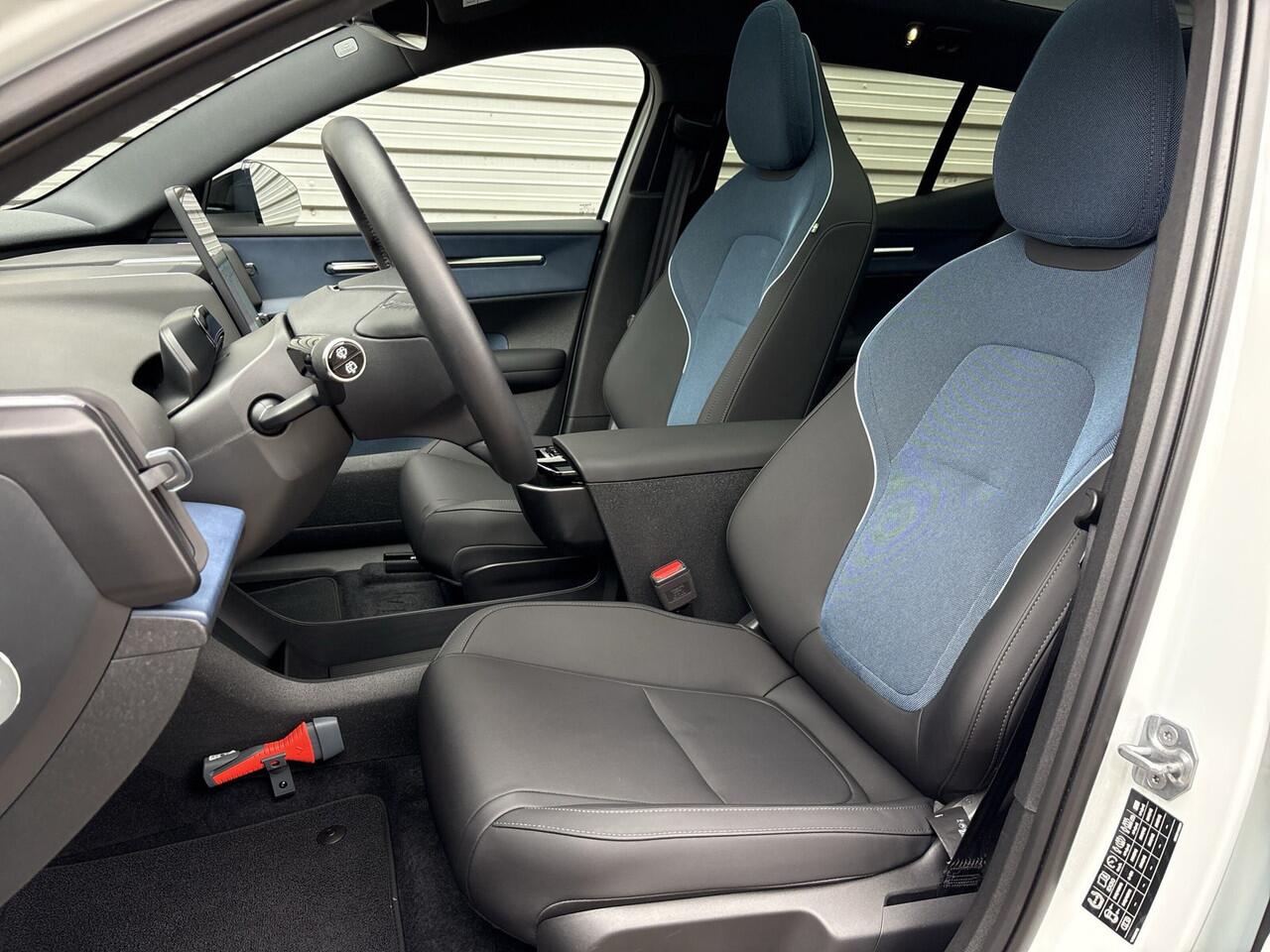 Volvo EX30 Single Motor Extended Range Ultra 69 kWh / Climate Pack / Harmen Kardon / Elektrische voorstoelen /